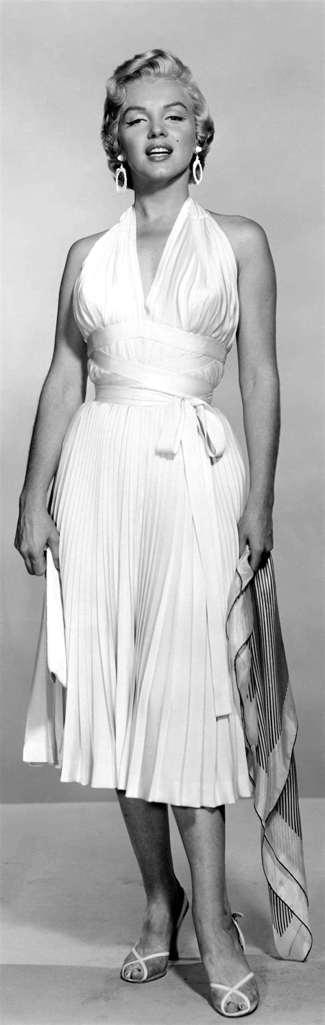 marilyn monroe kleid wind|THE STORY OF: Marilyn Monroe’s White Halter Dress